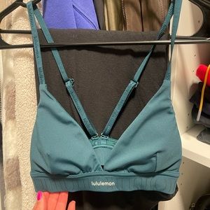 Lululemon license to train triangle bra. To small . Wore it once